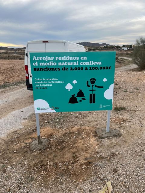 La Concejalía de Medio Ambiente realiza limpiezas en dos vertederos ilegales con residuos tóxicos