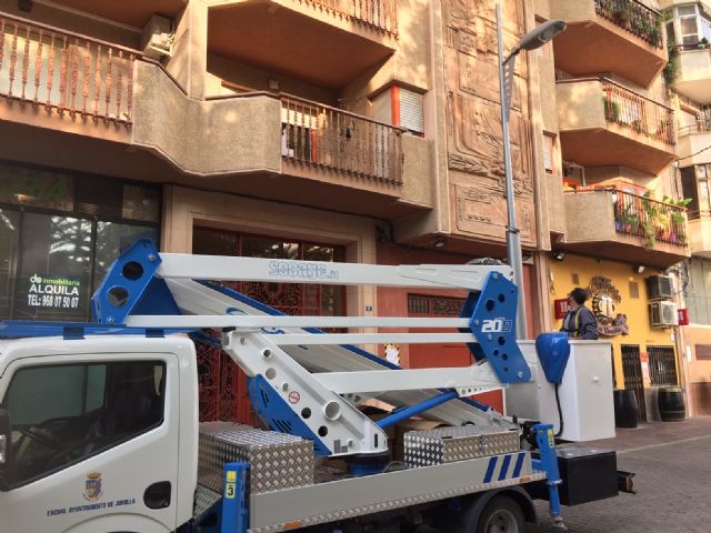 El Ayuntamiento sustituye por tipo led las luminarias del anillo exterior de la Plaza del Rey Don Pedro