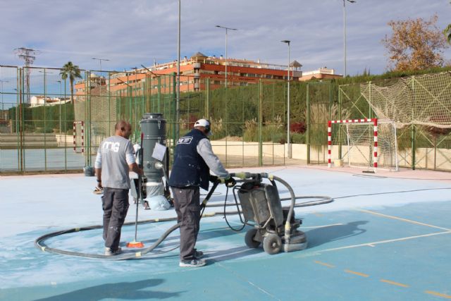 Comienzan las obras de remodelación integral de las dos pistas multideporte del Polideportivo La Hoya