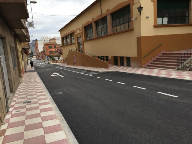 Esta tarde ha sido abierta al tráfico la calle Valencia tras su renovación