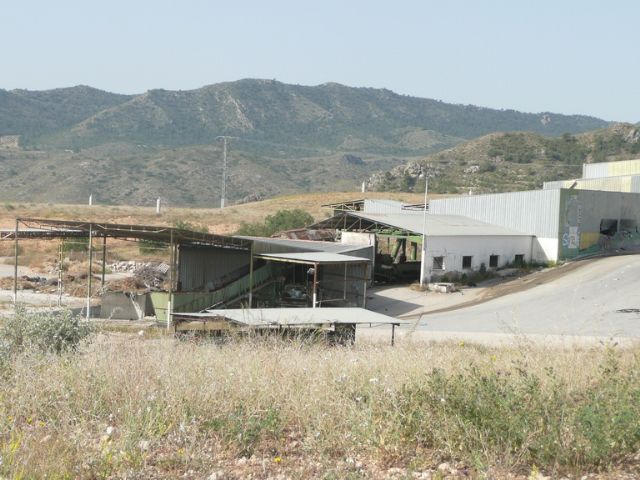 Iu verdes demanda el desmantelamiento y limpieza de la antigua planta de basuras