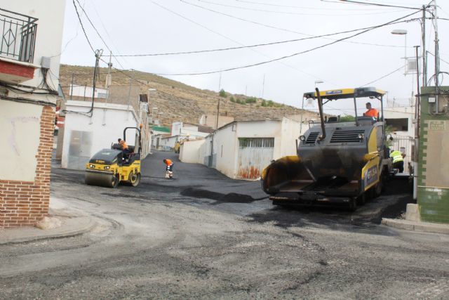 17 calles del casco urbano mejoran su firme mediante el Plan de Asfaltado 2021