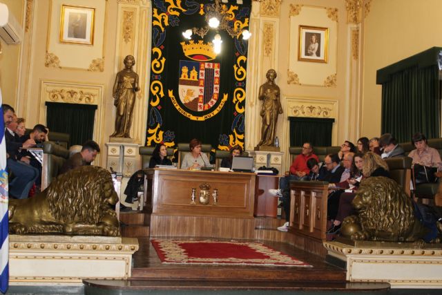 El pleno acuerda estudiar si el legado de Marín Padilla podría ubicarse en un centro frente a la ermita de San José