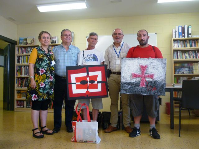 La Asociación Templarios de Jumilla se desplaza a la cárcel catalana del Puig de les Bases - Figueras para recompensar a un interno