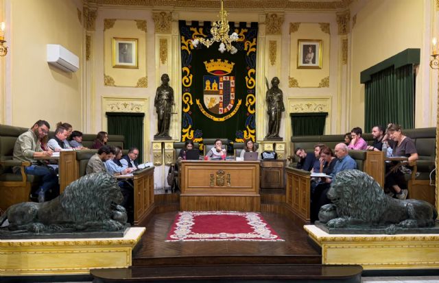 El pleno aprueba las nuevas bases para las becas a estudiantes que estudian fuera de Jumilla y la autorización para la cesión de las salas del Centro Cívico El Alpicoz