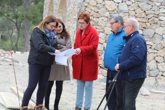 Avanzan las obras de renovación de los entornos de Santa Ana La Vieja y la Fuente de la Jarra