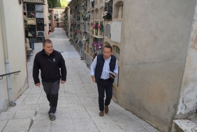 El Cementerio Municipal se prepara para recibir a cientos de jumillanos por Todos los Santos