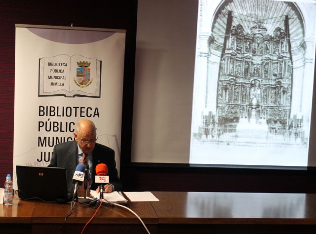 Vicente Canicio desvela imporantes detalles de la restauración del Retablo de la Parroquia Mayor de Santiago
