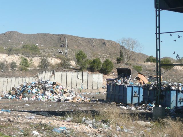 IU-Verdes informa del coste de la gestión de la basura: 100.000 euros gastados en casi 4 meses por llevarla a Ulea