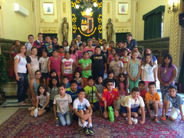 Escolares del CEIP Nuestra Señora de la Asunción visitan el Ayuntamiento y conocen las funciones de la administración local