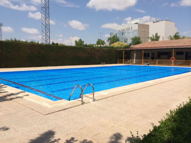 Deportes pone en marcha la piscina municipal de verano