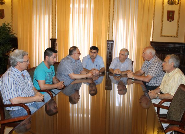 El alcalde se reúne con los cargos electos de la Junta Permanente de la Junta Central de Hermandades y Cofradías de Semana Santa de Jumilla