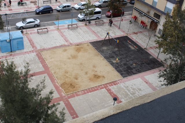El alcalde les presenta a los vecinos y vecinas de San Fermín la primera fase de la rehabilitación de la Plaza de la Alcoholera