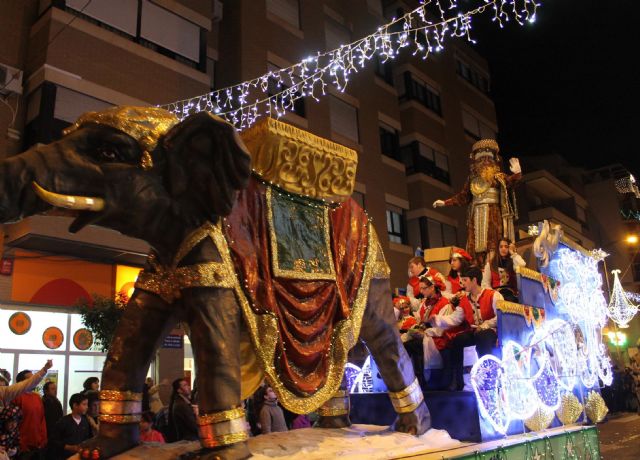 Los Reyes Magos despiden la Navidad en Jumilla con una Gran Cabalgata en la que participaron más de mil personas