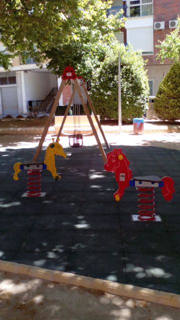 El Jardín de San Antón ya cuenta con toda la zona de juegos infantiles renovada al completo