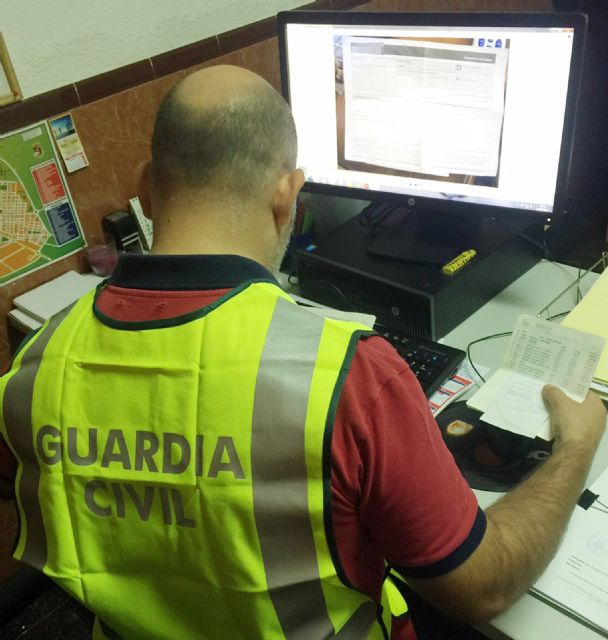 La Guardia Civil detiene a un menor dedicado a cometer atracos y estafas en Jumilla