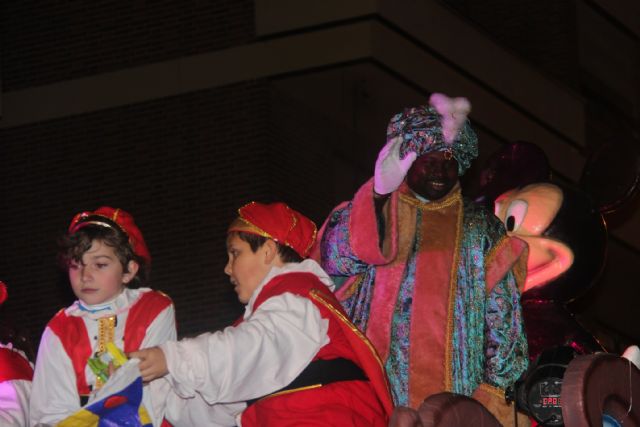 Los Reyes Magos recorren Jumilla en tres majestuosas carrozas