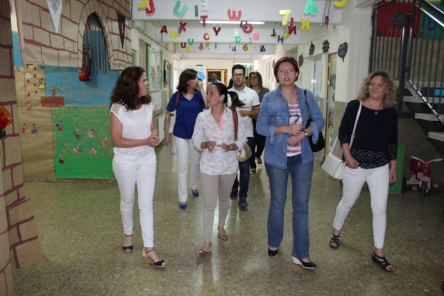 Un comedor y una nueva pista, reivindicaciones del Colegio La Asunción a la directora de Centros