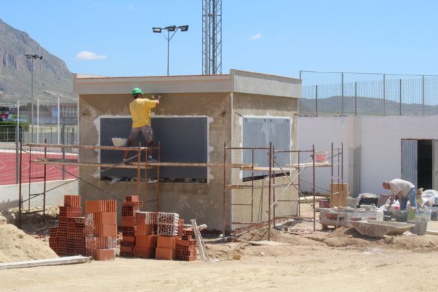 Las obras de construcción de un quiosco permanente en el Polideportivo La Hoya finalizan la próxima semana