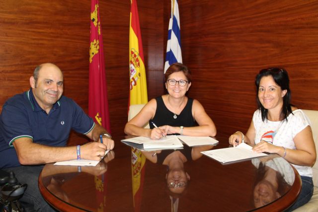 Firmado convenio de colaboración entre Ayuntamiento y AMFIJU