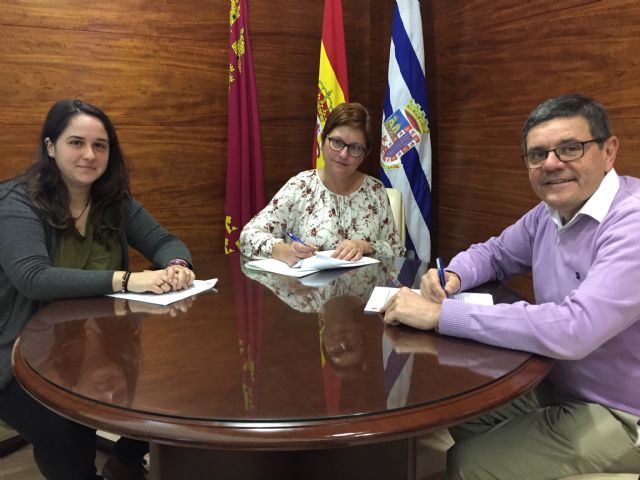 Ayuntamiento y Asociación Musical Julián Santos firman un convenio para la concesión de una subvención de 5.000 euros