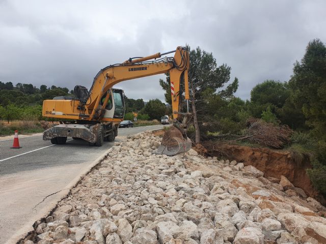 Comienzan las obras de mejora de la carretera de la pedanía jumillana de La Celia dañada por la dana