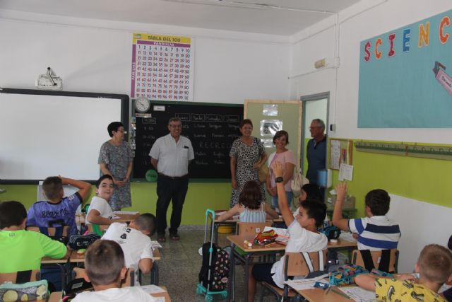 Cerca de 2.600 alumnos de Educación Infantil y Primaria han iniciado hoy en Jumilla el curso escolar 2022/23