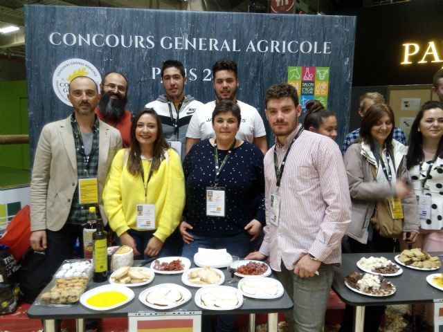 Dos alumnos del Cifea de Jumilla participan en el Concurso de jóvenes profesionales del vino en el Salón Internacional de Agricultura celebrado en París