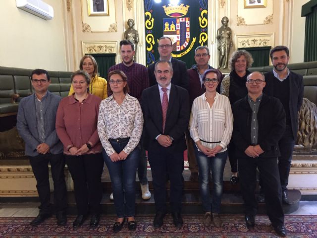Parlamentarios del PSOE se reúnen con el Gobierno local en el Ayuntamiento