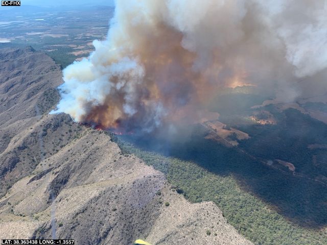 Incendio forestal en Sierra Larga en Jumilla