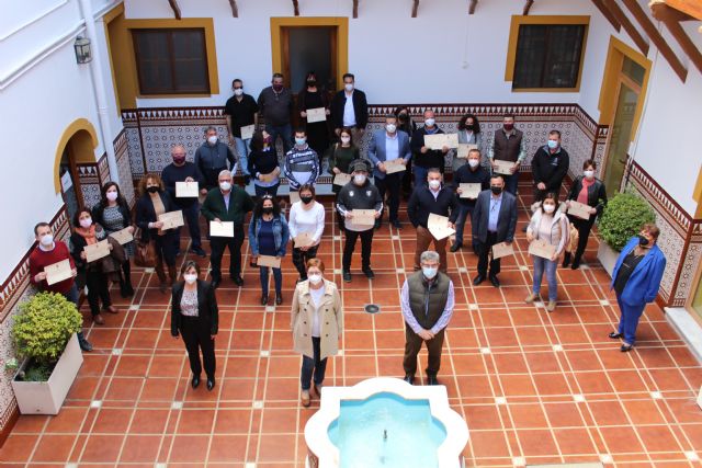 13 empleados públicos toman posesión como funcionarios de carrera y 15 son nombrados personal laboral fijo del Ayuntamiento de Jumilla