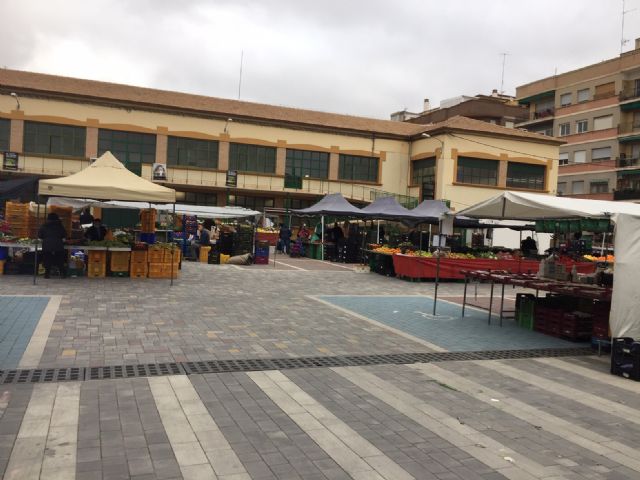 El Ayuntamiento recuerda a los vendedores ambulantes la nueva ordenanza del Mercado semanal