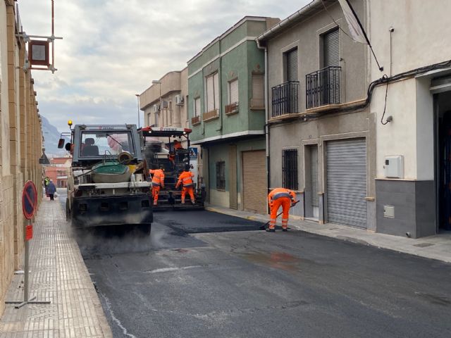 El Ayuntamiento mejora el firme de varios tramos de doce calles del casco urbano a través de una nueva fase del Plan de Asfaltado