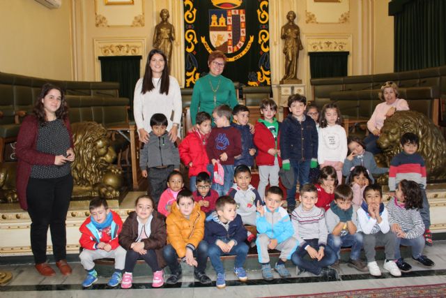 Alumnos del Colegio Mariano Suárez visitan el Ayuntamiento de Jumilla