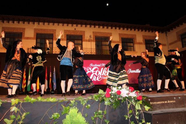 El Festival Nacional de Folklore de Jumilla vuelve a ser encuentro de culturas