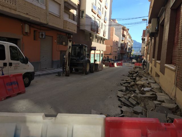 En marcha las obras de renovación y ensanche de las aceras de la calle Juan Ramón Jiménez