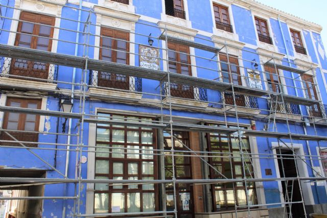Comienzan las obras de rehabilitación de la cubierta y entrada del Edificio Azul
