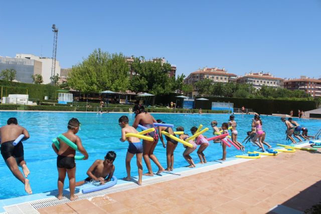 Los cursos de natación de la Concejalía de Deportes agrupan a cerca de 400 alumnos