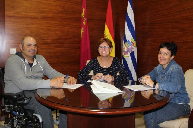 Ayuntamiento y AMFIJU firman convenio de colaboración por 20.000 euros