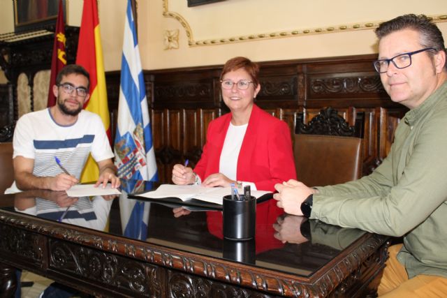 Firmado convenio de 25.000 euros entre Ayuntamiento y Federación de Peñas de la Fiesta de la Vendimia