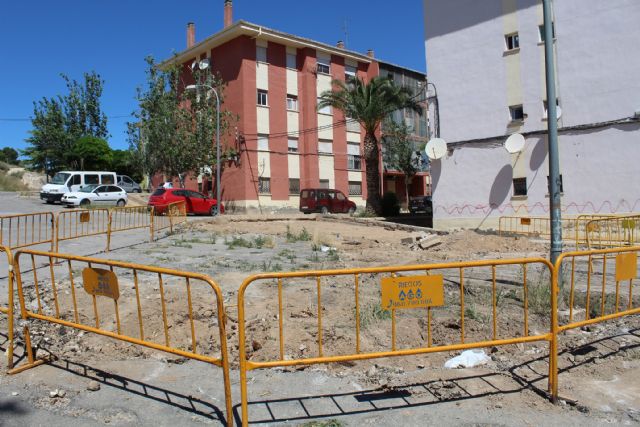 Comienzan las obras de renovación de asfaltado de las calles de las viviendas del MOPU y entorno