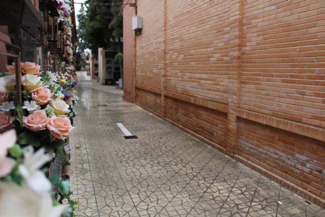 El Ayuntamiento permitirá el envío de flores al Cementerio a través de floristas
