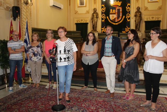 La alcaldesa recibe en el Ayuntamiento a medio centenar de alumnos franceses de intercambio