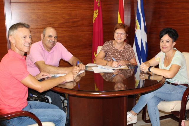 Ayuntamiento y AMFIJU renuevan su convenio de colaboración de 20.000 euros