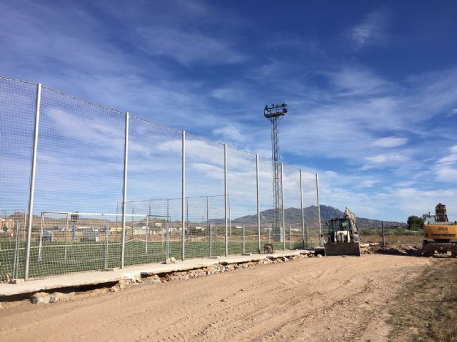 En marcha las obras de reconstrucción del cerramiento del campo de fútbol Antonio Ibáñez