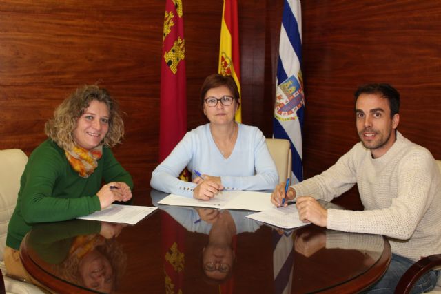 Ayuntamiento y FAMPA firman un convenio para impulsar la participación integral de la comunidad educativa