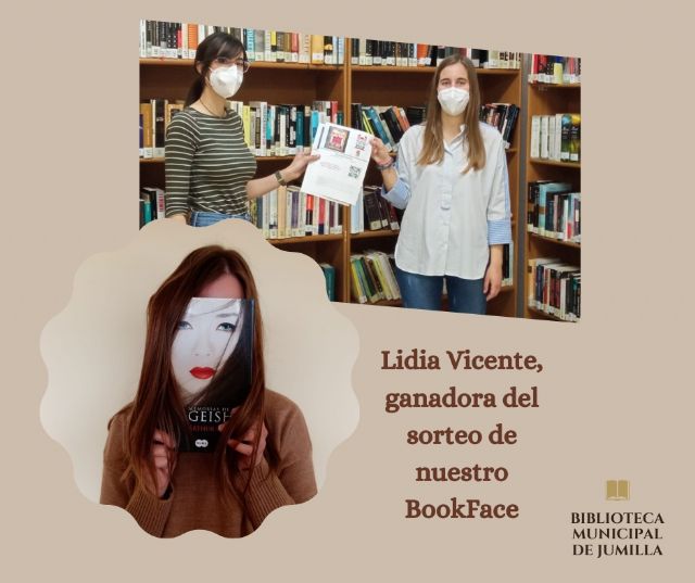 Lidia Vicente, ganadora del concurso BookFace organizado por la Biblioteca Municipal con motivo del Día del Libro