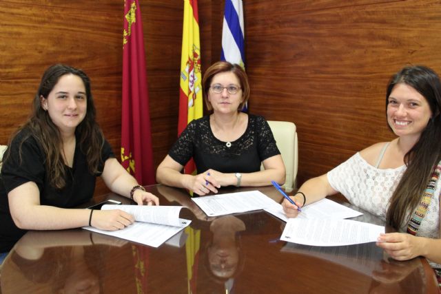 Firmado convenio de colaboración entre Ayuntamiento y Asociación 4 Patas