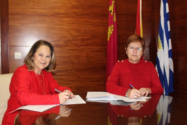Ayuntamiento y Cruz Roja firman convenio de 15.000 euros para financiar la Oficina de Atención Social al Inmigrante